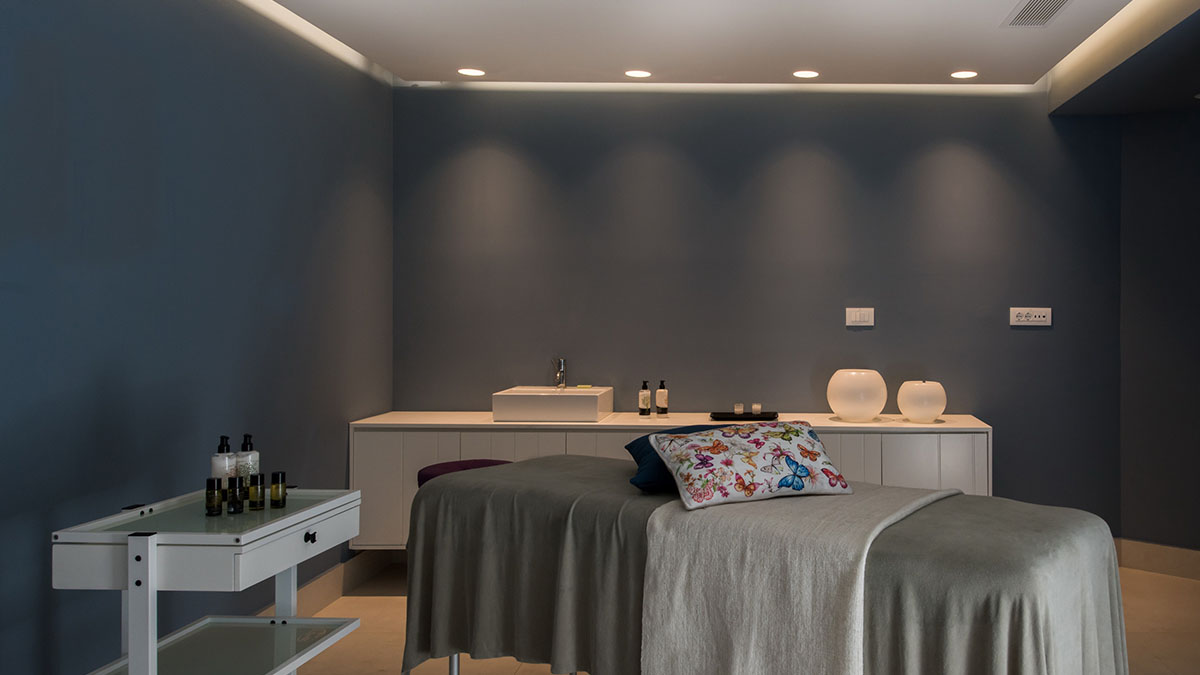 1Bedroom Junior Suite with Private Heated Pool & Massage Room